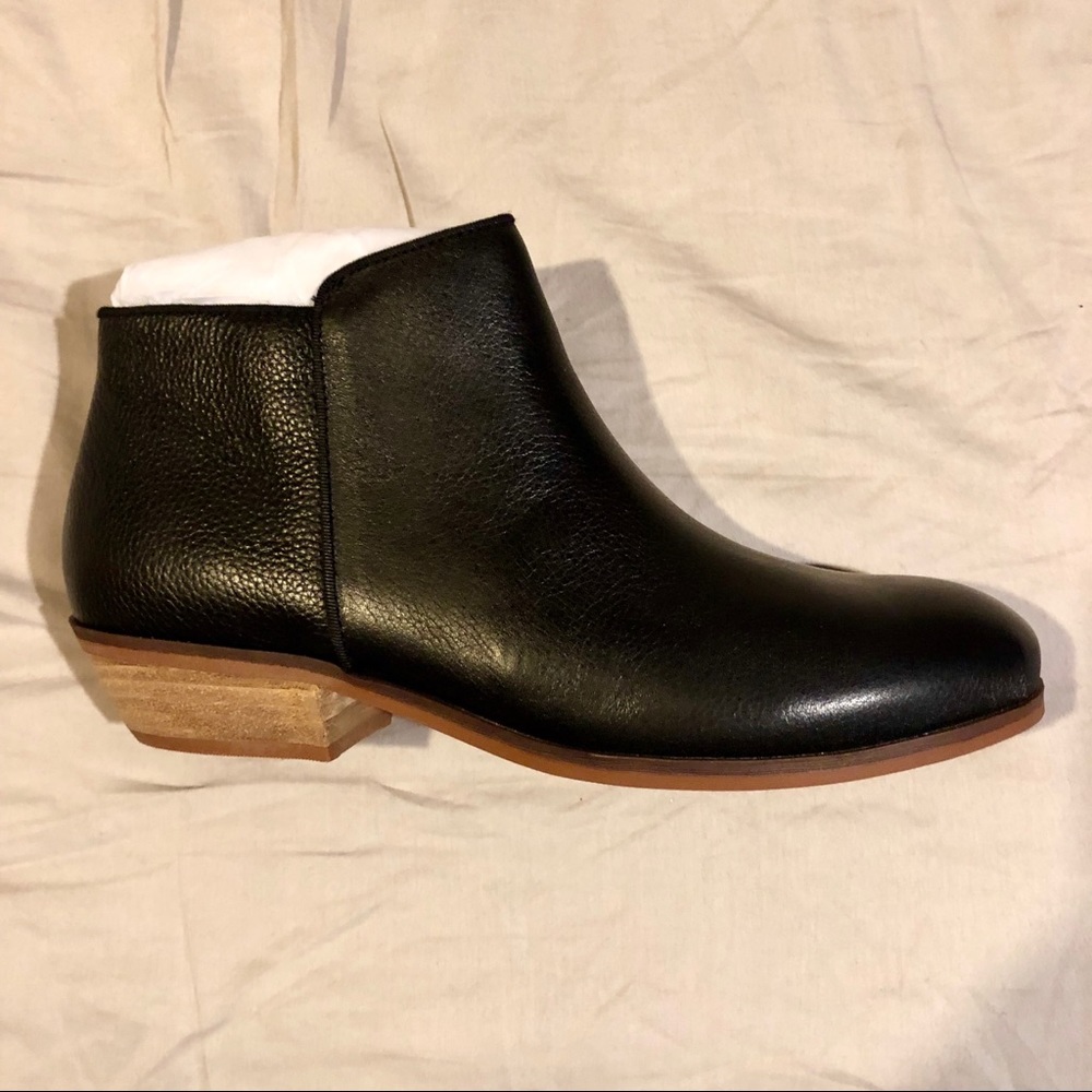 Black Leather Softwalk Rocklin Ankle Bootie